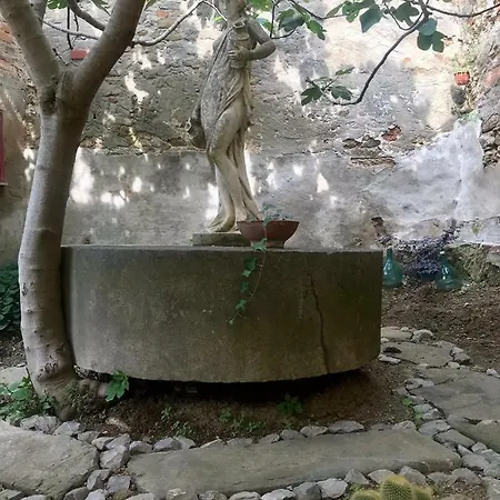 Picturesque With Garden In Umbrian Medival Town *